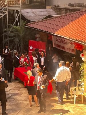 Farra de hurreros colorados en sede de la Cámara de Diputados en horario laboral - Política - ABC Color