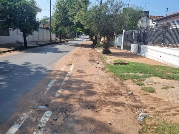 Bicisenda de Asunción: cubierta de tierra y piedras y olvidada por Nenecho - Nacionales - ABC Color