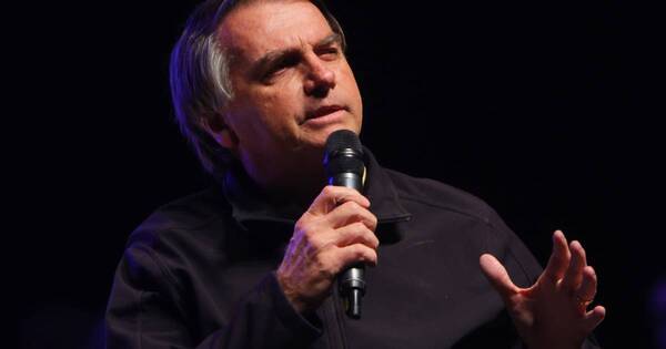 La Nación / Jair Bolsonaro es internado para someterse a dos cirugías