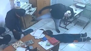 Video muestra brutal agresión a una empleada en un robo en Limpio