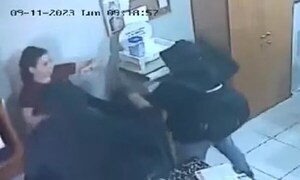 Golpean violentamente a una mujer durante asalto a estación de servicio en Piquete Cue - Noticiero Paraguay