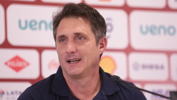 Barros Schelotto: "Intentaremos hacer nuestro negocio, que es ganar"