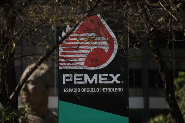Fitch: apoyo de Gobierno a Pemex es insuficiente ante deuda de 81.500 millones de dólares - MarketData