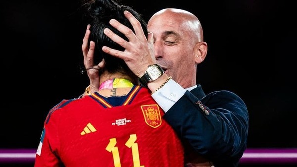 “El beso a Jenni fue como el que le daría a mis hijas”, he’i Rubiales
