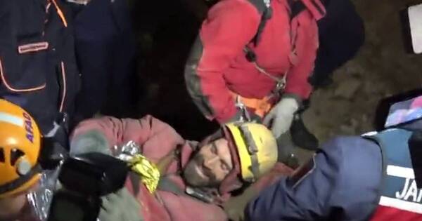 La Nación / Rescatan a científico tras nueve días a 1.300 metros bajo tierra