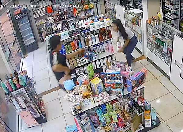 Solitario marginal toma por asalto una farmacia y se lleva G. 2.300.000 - La Clave