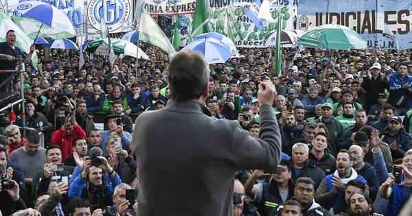 La Nación / A un mes de las elecciones, Massa exime de impuesto a trabajadores