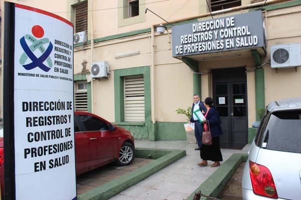 Diario HOY | Detienen a gestor y un brasileño por intento de fraude al Ministerio de Salud