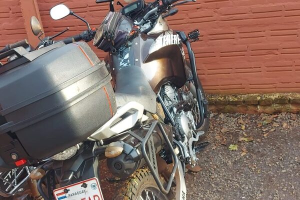 Recuperan motocicleta robada