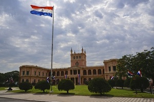 Guardias del Palacio de López salvaron a hombre apuñalado