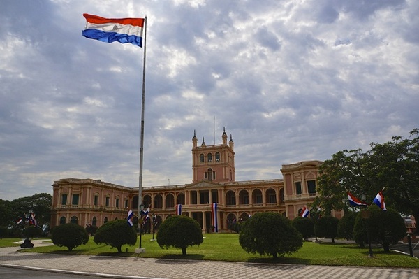 Guardias del Palacio de López salvaron a hombre apuñalado