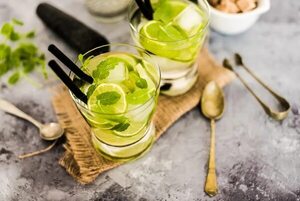 Maestros de la coctelería se preparan para el campeonato de caipiriña en nuestro país - Gastronomía - ABC Color