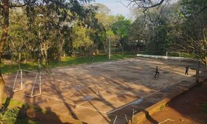 Piden donación para arreglar pista de juego de emblemática escuela en Franco