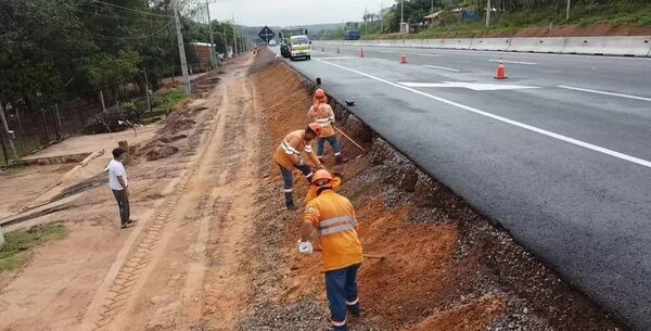 Video: obreros reparan las peligrosas erosiones de la capa asfáltica de la nueva ruta en Caacupé - Nacionales - ABC Color