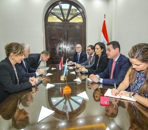 Paraguay y Argentina acuerdan di谩logo para resolver situaci贸n de hidrov铆a y Yacyreta - Revista PLUS