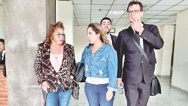 Juez rechaza chicana planteada por esposa de RGD, imputada por lavado de dinero
