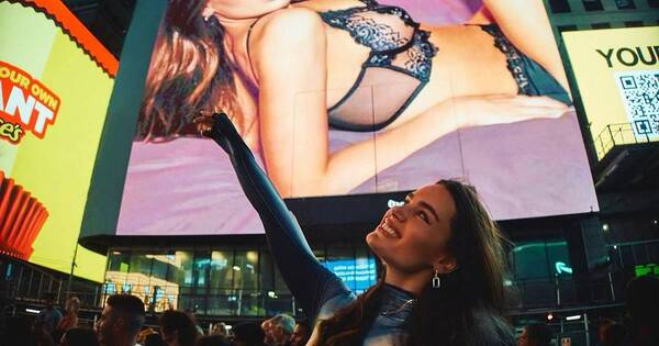La Nación / “Cumpliendo sueños”: Stephi Stegman se lució en el Time Square