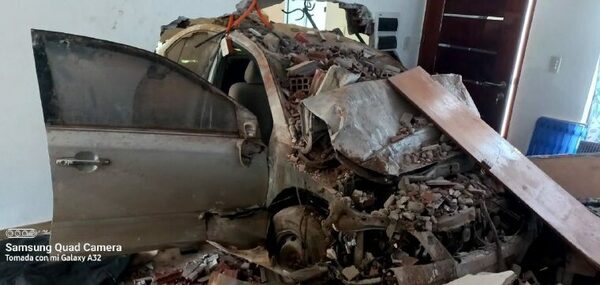 Médico fallece tras chocar contra una vivienda