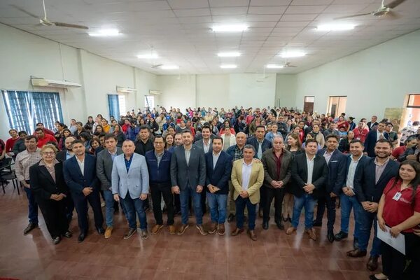 Entregan tarjetas de Tekoporã en Ñeembucú y afirman que se hizo un “trabajo de depuración” - Nacionales - ABC Color