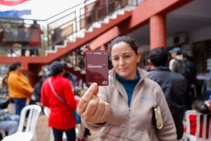 Ministerio de Desarrollo Social realizó entrega de más de 1000 tarjetas magnéticas para beneficiarios del Programa Tekopora Mbarete en Ñeembucú - .::RADIO NACIONAL::.