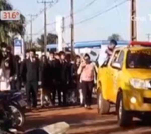 Triste despedida de madre e hija en La Paloma - Paraguay.com