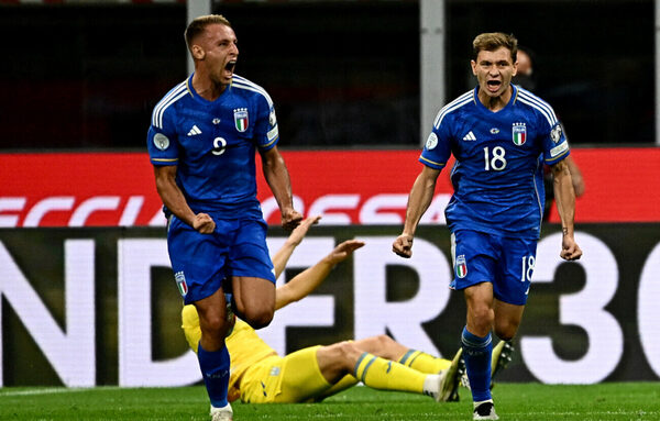 Versus / Italia consigue su primera victoria con Spalletti como técnico y vuelve a la pelea