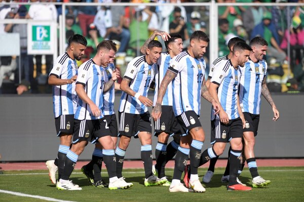 Versus / Argentina, sin despeinarse, consigue una victoria contundente ante Bolivia