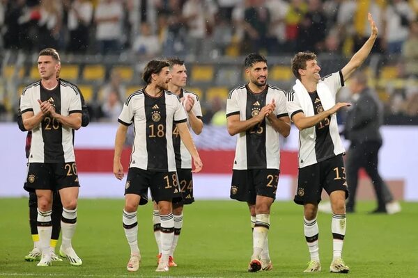 Müller y Sané le devuelven la confianza a Alemania - Fútbol Internacional - ABC Color