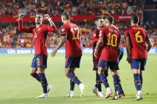 Festival de una España liderada por los Golden Boys