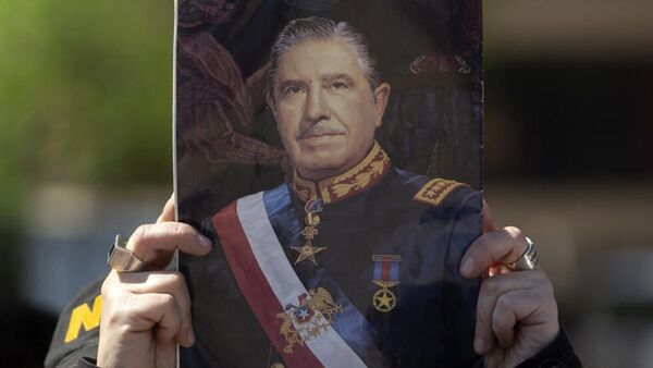 Diario HOY | España retira condecoración militar que otorgó a Pinochet en 1975