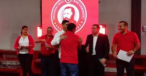 VIDEO: La Seccional N°1 lució sus mejores galas en la noche del 11 y entregó certificados - San Lorenzo Hoy