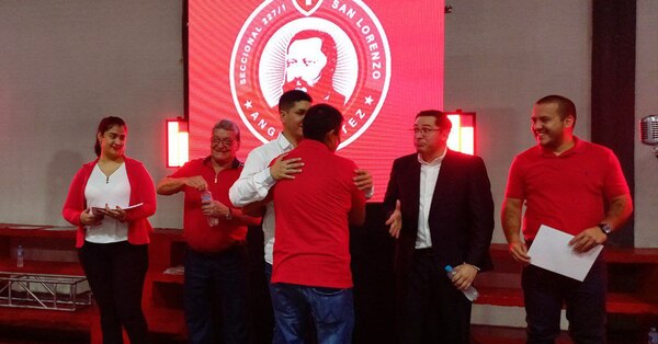 VIDEO: La Seccional N°1 lució sus mejores galas en la noche del 11 y entregó certificados - San Lorenzo Hoy