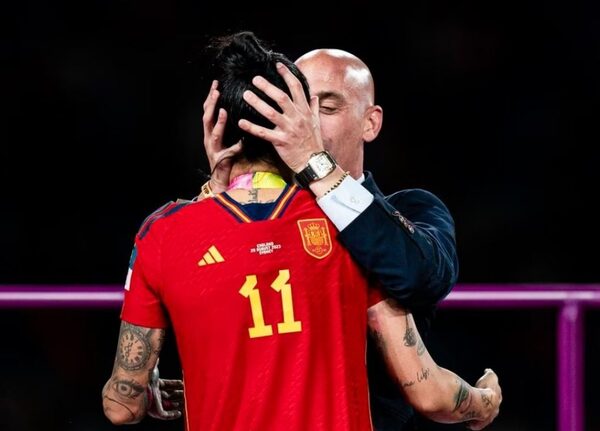 Juez cita al expresidente de la Federación Española de Fútbol por la agresión sexual