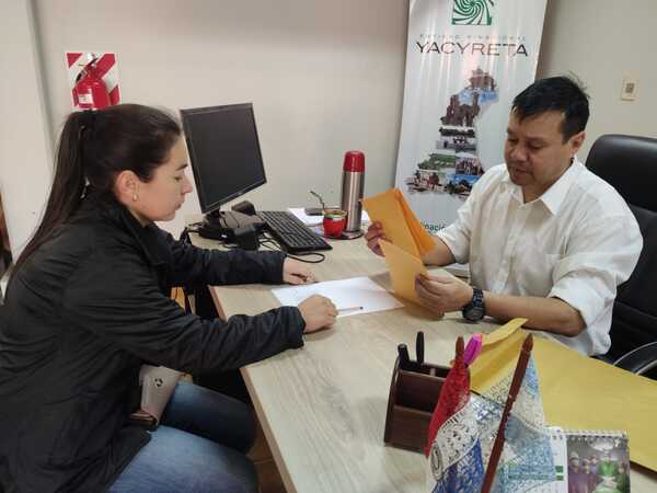 Por primera vez, la EBY facilita cobro de becarios del departamento a través de la Coordinación de Ñeembucú - .::RADIO NACIONAL::.