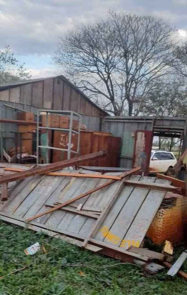 Temporal dejó 50 viviendas destechadas y una escuela desplomada en Caaguazú