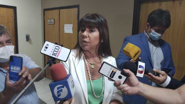 Celeste Amarilla afirma que no hay causales para su expulsión del Diputados | 1000 Noticias