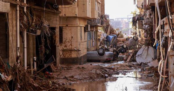 La Nación / Más de 2.300 muertos y 10.000 desaparecidos por las inundaciones en Libia