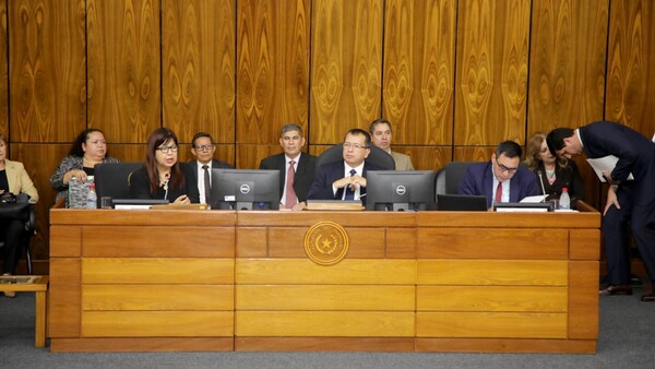Universidades solicitan USD 179 millones más para subir salarios