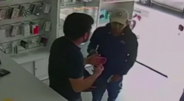 Empleado frustra un robo al enfrentarse a un delincuente - Noticiero Paraguay