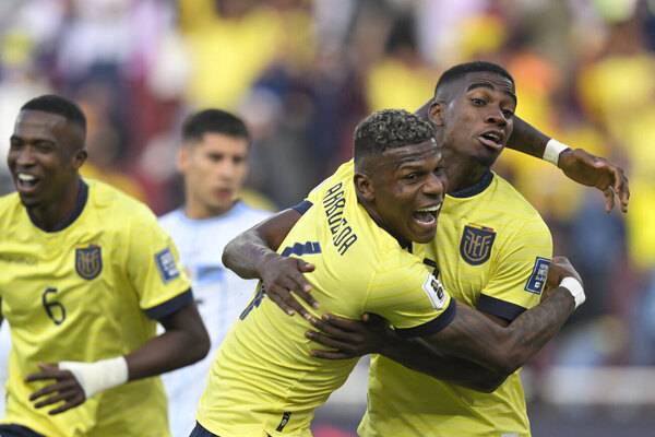 Ecuador arremete de atrás y tumba a Uruguay en Quito - Oasis FM 94.3