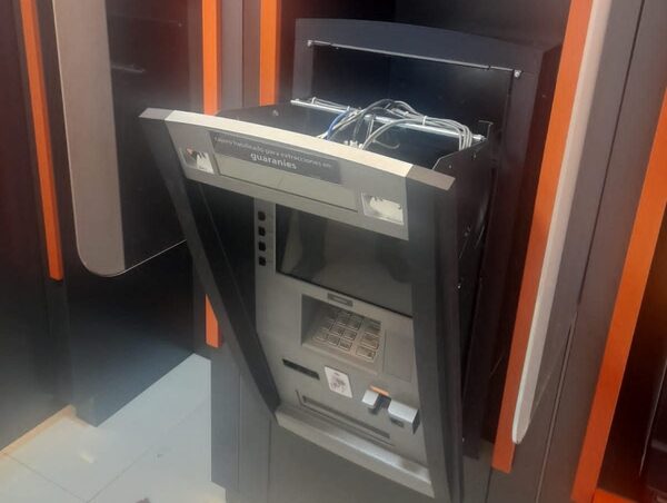 Violentan cajero automático en Asunción · Radio Monumental 1080 AM