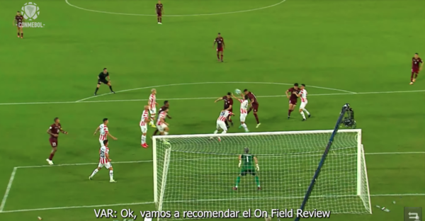 Versus / Así analizó el VAR el penal que determinó la caída de Paraguay en Venezuela