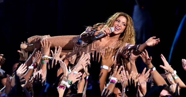 La Nación / Shakira y Taylor Swift reinaron en premios MTV