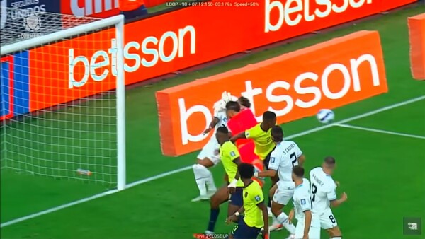 Tremenda polémica en Ecuador-Uruguay