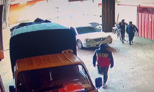 Falsos policías roban camión cargado con mercaderías