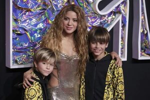 Shakira y la dedicatoria a sus hijos en los MTV VMA: “Gracias por hacerme sentir que mamá puede con todo” - Gente - ABC Color