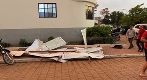 Concepción: Fuertes vientos causan destrozos y daños materiales - trece