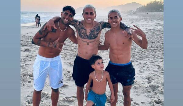 Ya que no fue convocado, "Segovinha" se relajó en una paradisíaca playa