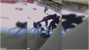 [VIDEO] Comerciante desarmó a ladrón y evitó asalto