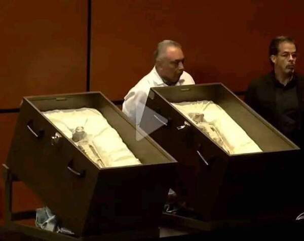¡Presentaron en el Congreso cuerpos de extraterrestres!